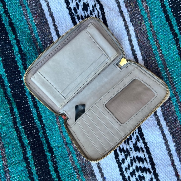 Fossil zip wallet, orangish red and gray, lots of pockets - Picture 3 of 3